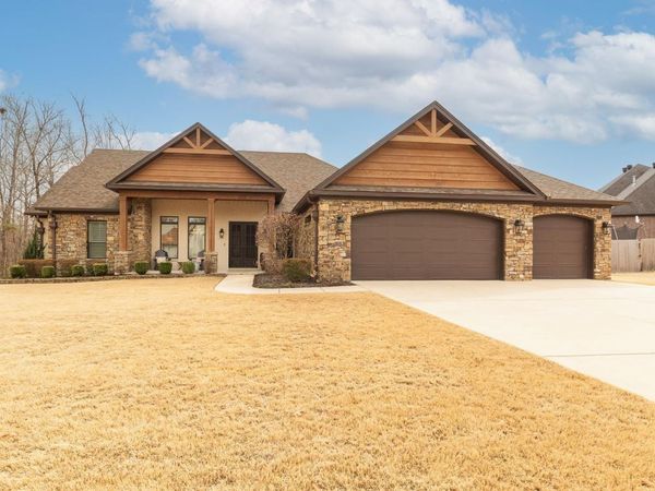 205 Lake Valley Drive, Maumelle, AR 72113