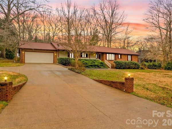 156 Eastwood Drive, Statesville, NC 28625