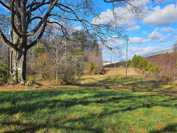 2231 Pisgah Church Road , Kernersville, NC 27284