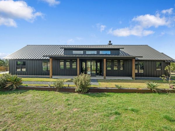 107 W Lakeshore DR, Dripping Springs, TX 78620