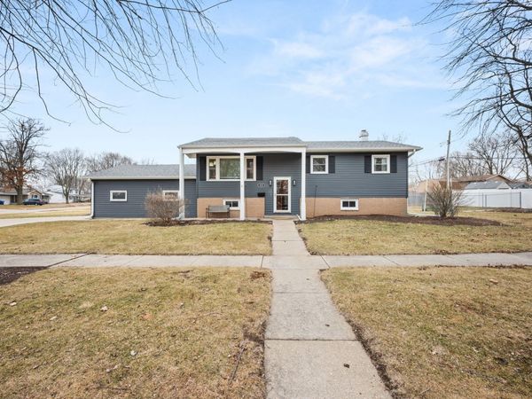 925 Haish Boulevard , DeKalb, IL 60115