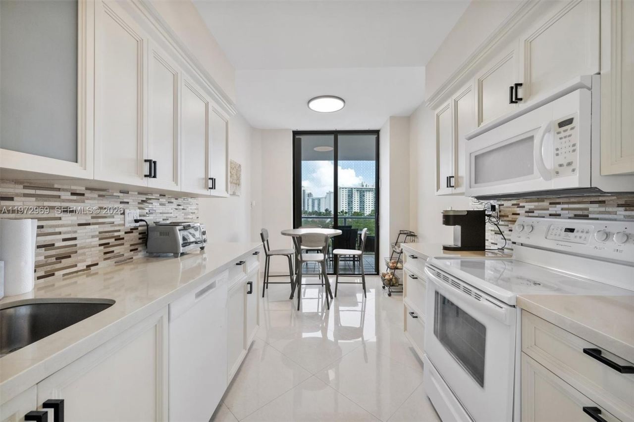 19500 Turnberry Way , Unit 5F, Aventura, FL 33180 Photo