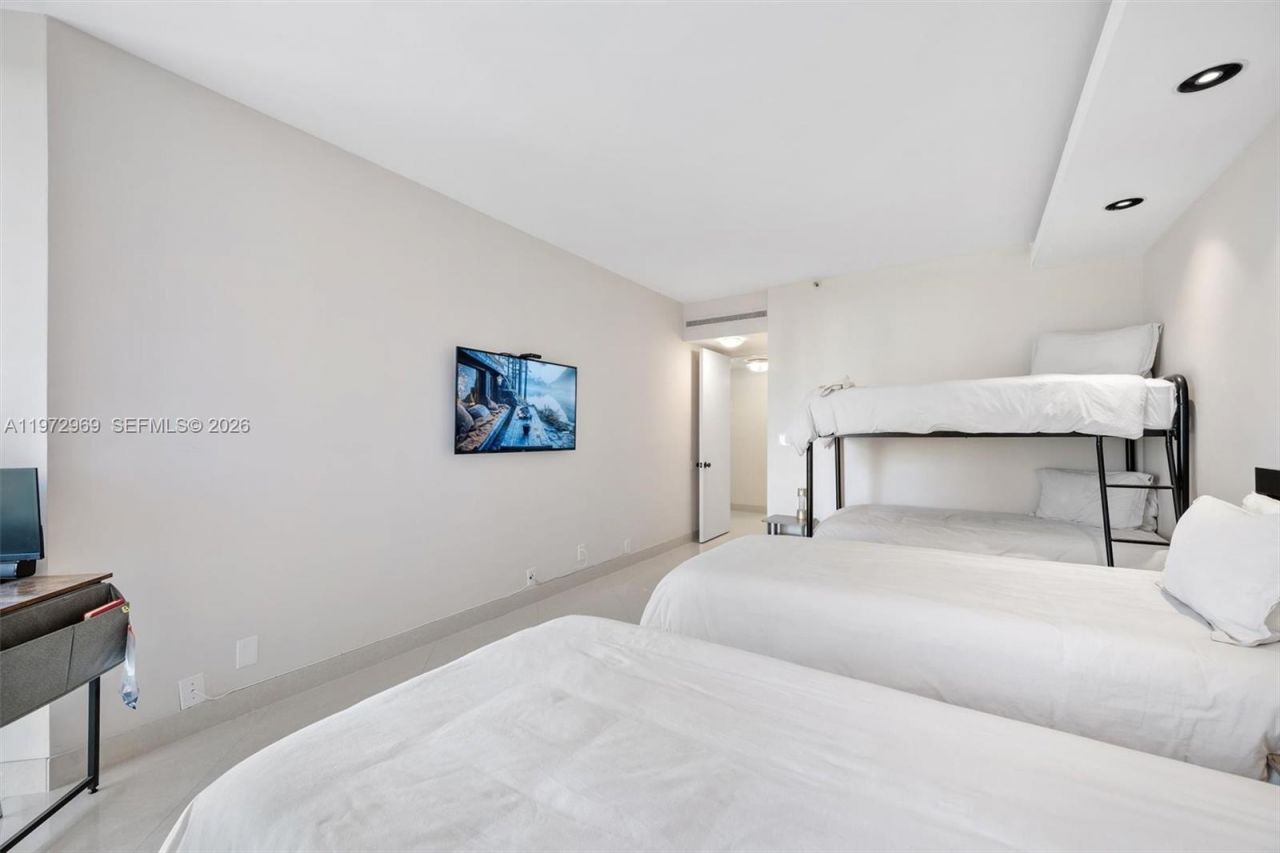 19500 Turnberry Way , Unit 5F, Aventura, FL 33180 Photo