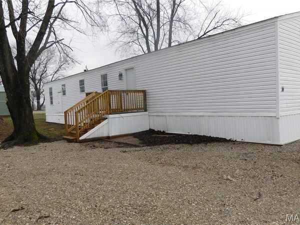 616 S State Rt 37 , Kinmundy, IL 62854