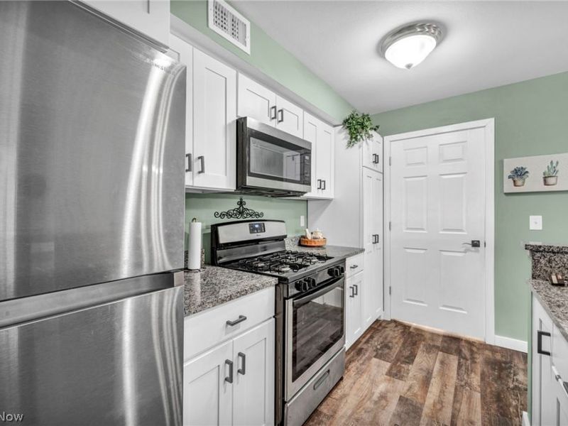 23002 Chandlers Lane, Olmsted Falls, OH 44138 Photo 10