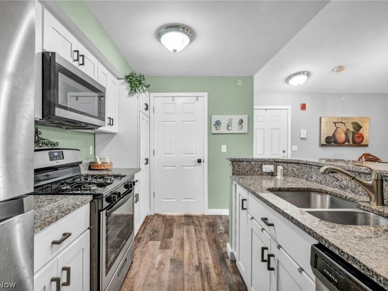 23002 Chandlers Lane, Olmsted Falls, OH 44138 Photo 11