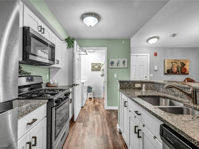 23002 Chandlers Lane, Olmsted Falls, OH 44138 Photo 12