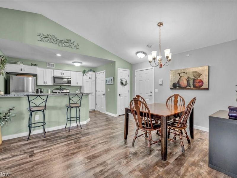 23002 Chandlers Lane, Olmsted Falls, OH 44138 Photo 16