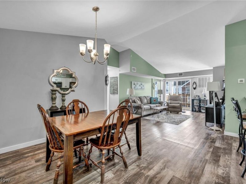 23002 Chandlers Lane, Olmsted Falls, OH 44138 Photo 3