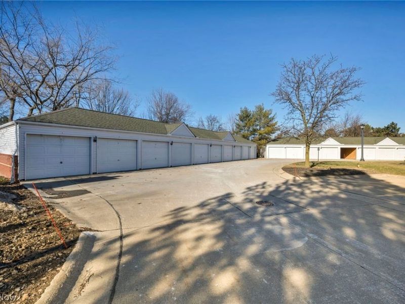 23002 Chandlers Lane, Olmsted Falls, OH 44138 Photo 36