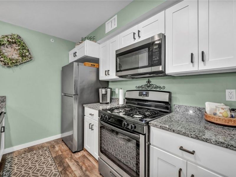 23002 Chandlers Lane, Olmsted Falls, OH 44138 Photo 8