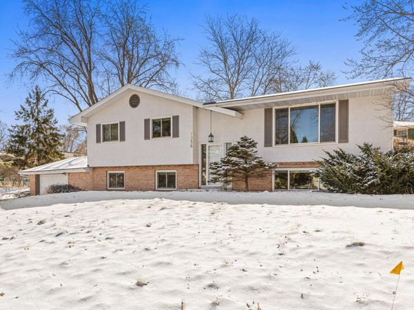 1056 Brooks Avenue W, Roseville, MN 55113