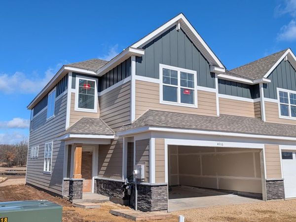 4016 Hayward Avenue N, Oakdale, MN 55128