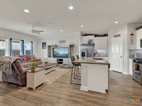 1316 Parkwood , Seguin, TX 78155