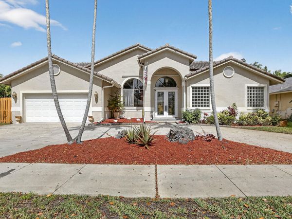 10265 SW 12th Street, Pembroke Pines, FL 33025