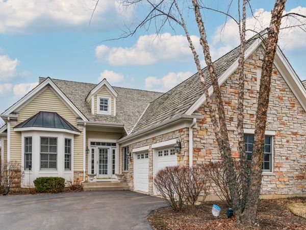 60 S Canterbury Court, Lake Forest, IL 60045