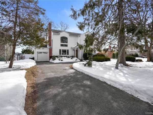 53 Hewitt Boulevard , Center Moriches, NY 11934