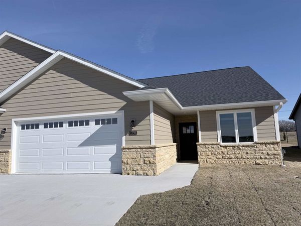 3596 Wagon Wheel Lane, Dubuque, IA 52002