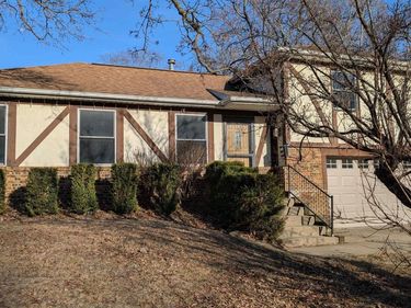 2115 SUNSET Drive, Pekin, IL 61554