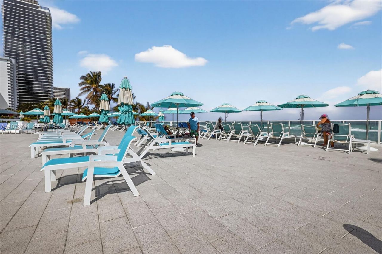 3140 S Ocean Dr, Unit PH4, Hallandale Beach, FL 33009 Photo