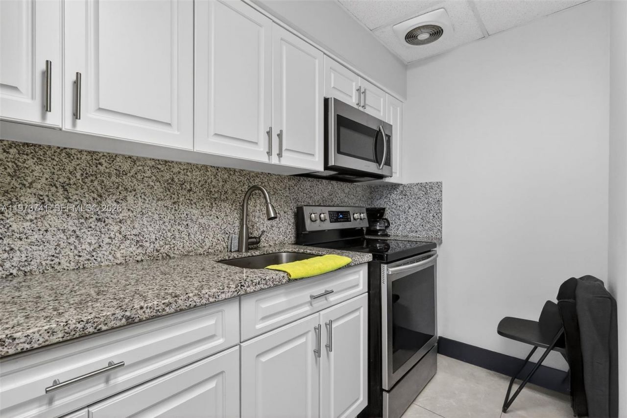 3140 S Ocean Dr, Unit PH4, Hallandale Beach, FL 33009 Photo