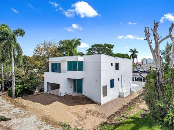 7701 Coquina Dr , North Bay Village, FL 33141