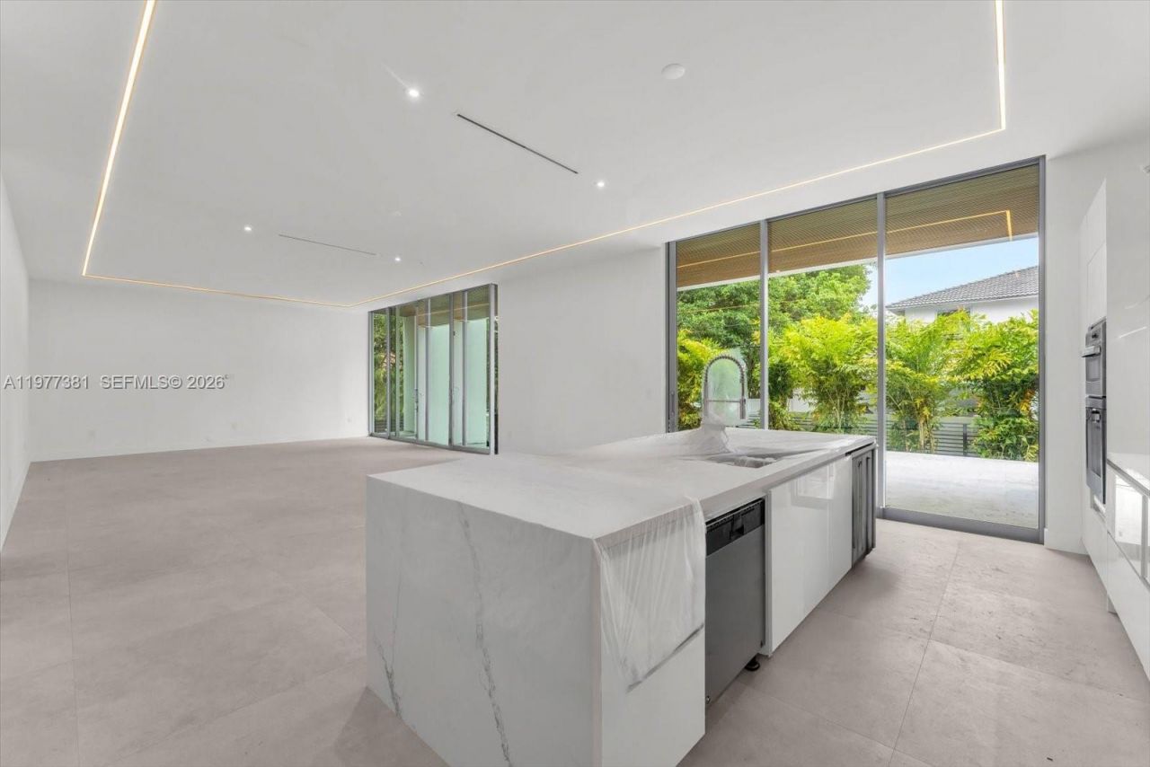 7701 Coquina Dr, North Bay Village, FL 33141 Photo
