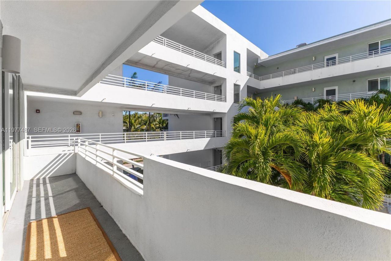 7800 Collins Ave , Unit 302, Miami Beach, FL 33141 Photo