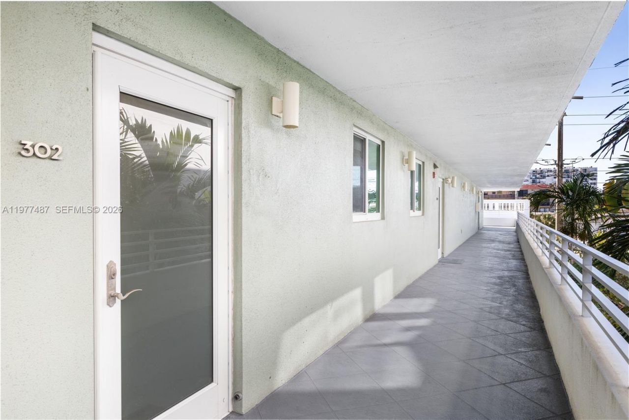 7800 Collins Ave , Unit 302, Miami Beach, FL 33141 Photo