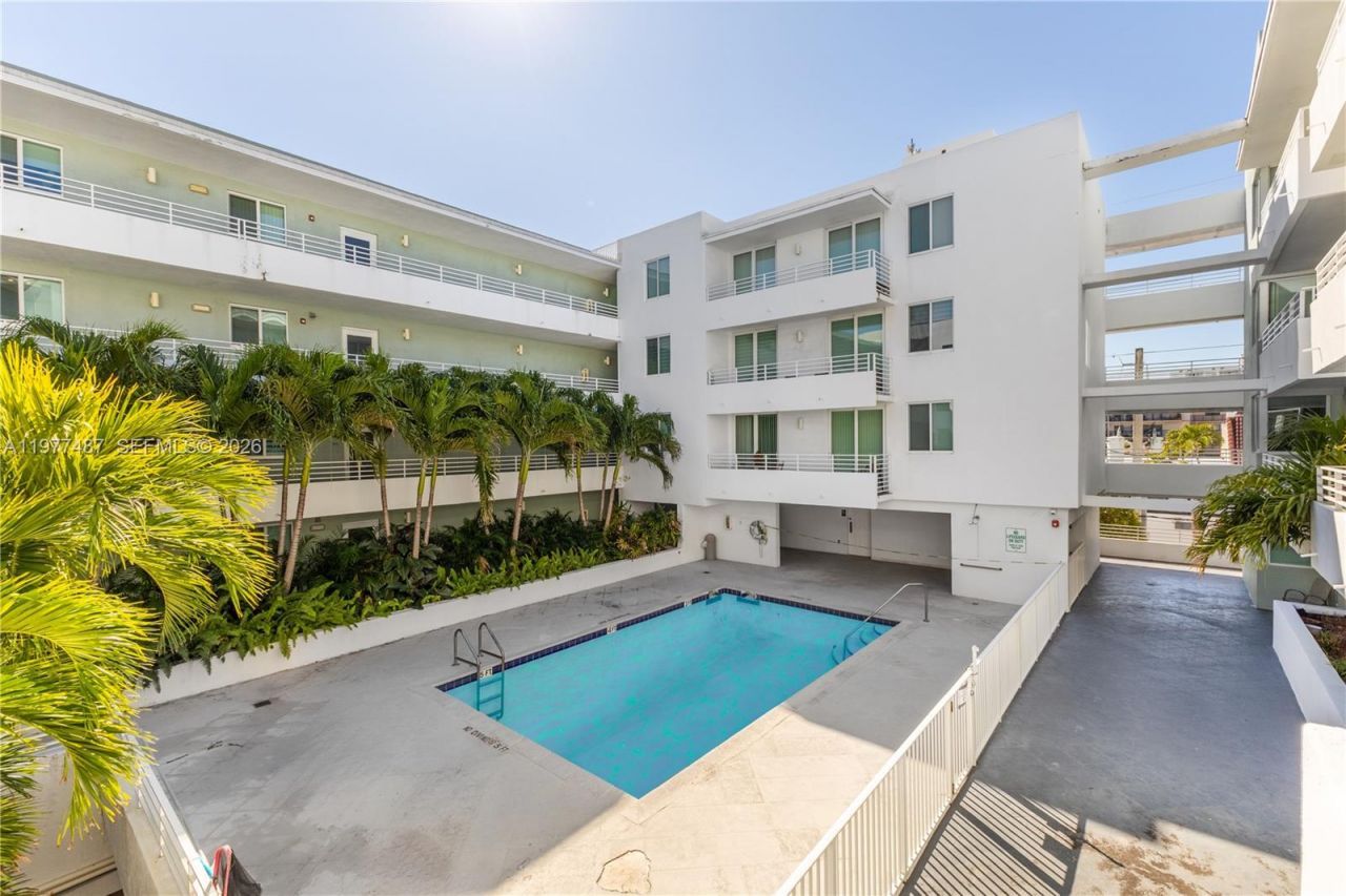 7800 Collins Ave , Unit 302, Miami Beach, FL 33141 Photo