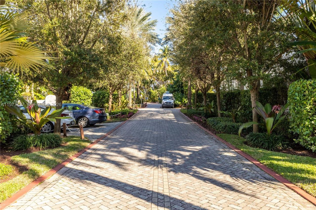 7800 Collins Ave , Unit 302, Miami Beach, FL 33141 Photo