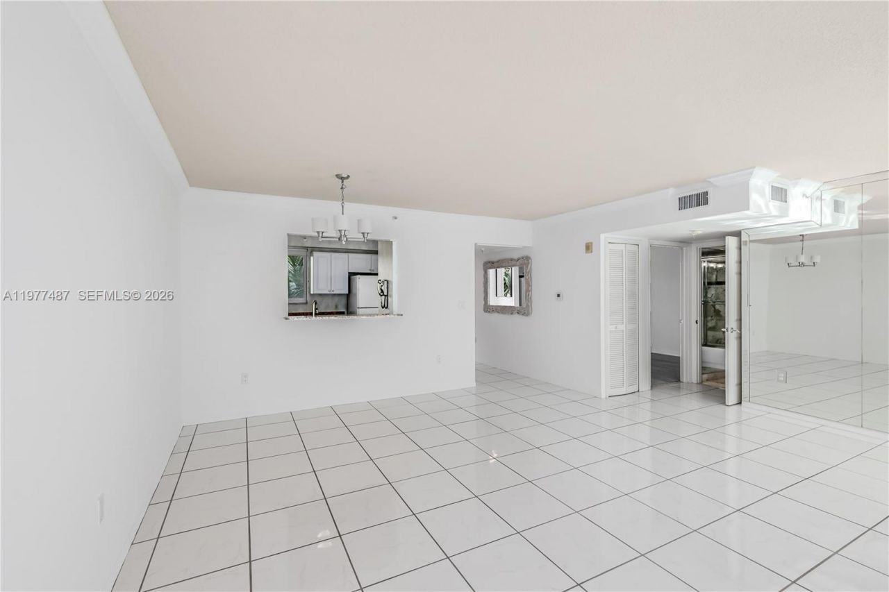 7800 Collins Ave , Unit 302, Miami Beach, FL 33141 Photo