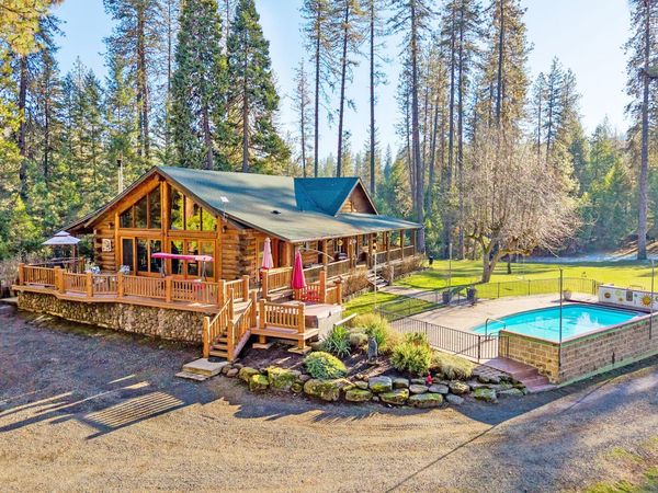 16547 Meadows Road, White City, OR 97503