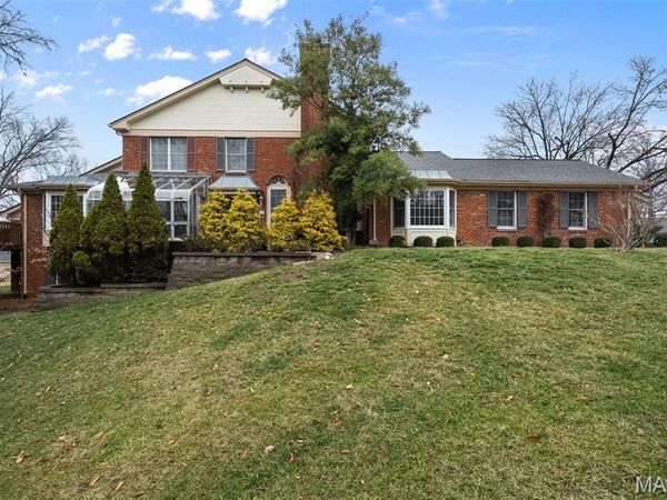 330 Morristown Court , Chesterfield, MO 63017