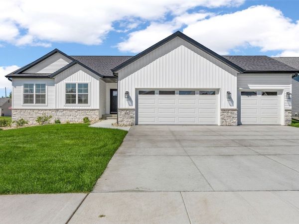 632 Grey Slate Drive SW, Cedar Rapids, IA 52404