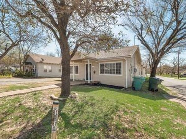 930 W Freeman Street , Sherman, TX 75092