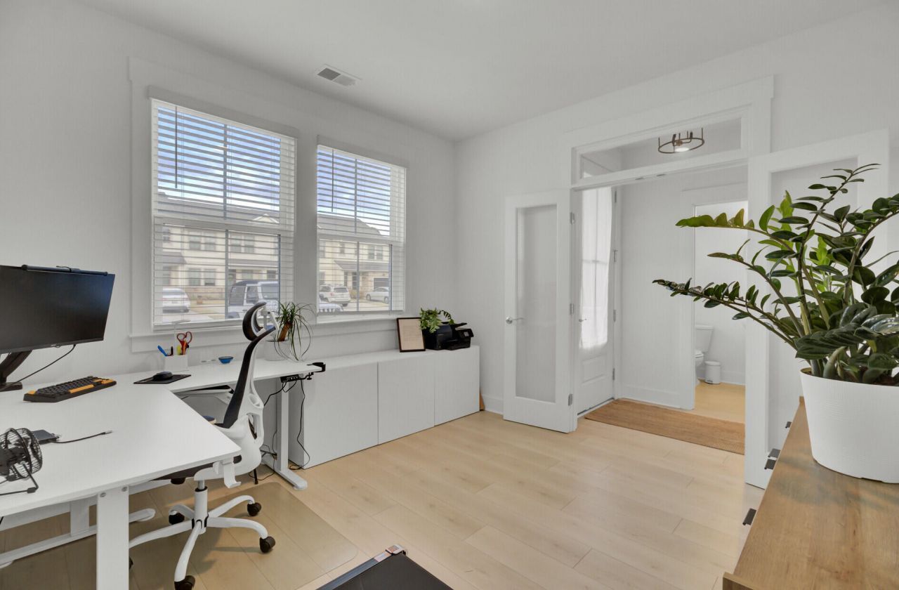 7753 Park Gate Drive Photo 10