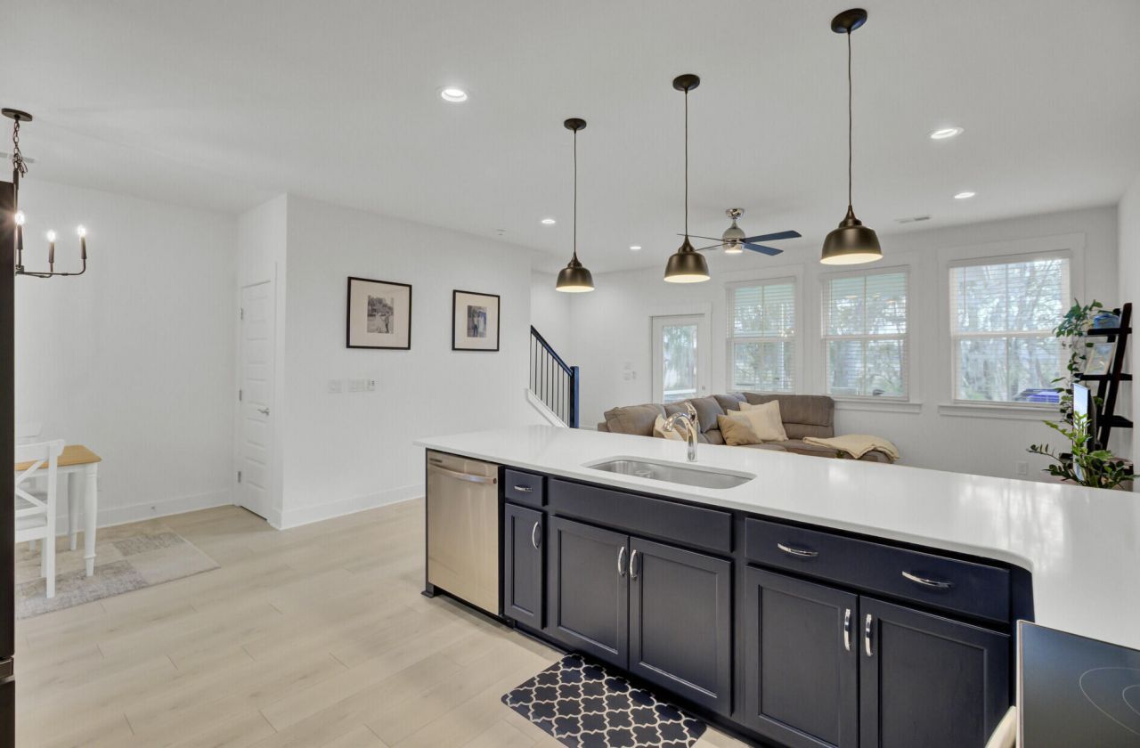 7753 Park Gate Drive Photo 16