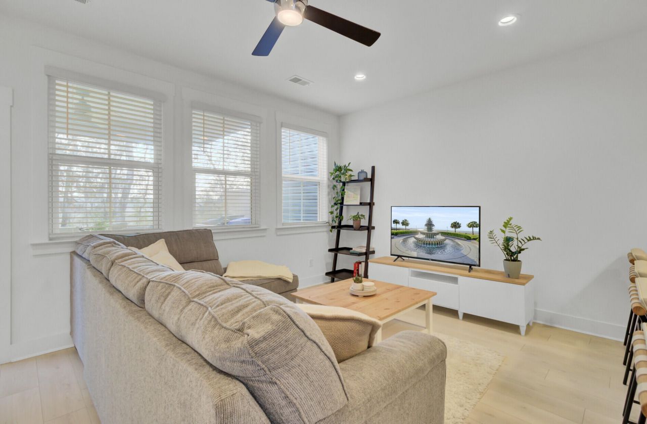 7753 Park Gate Drive Photo 22