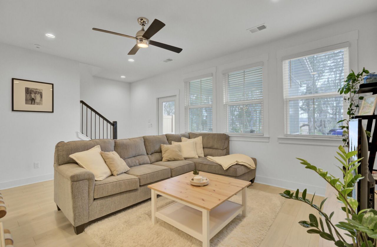 7753 Park Gate Drive Photo 24