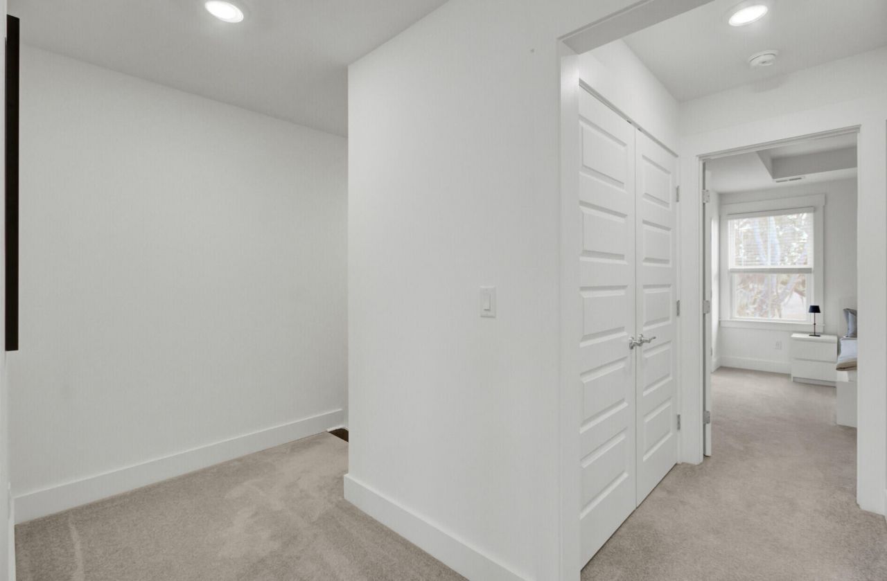 7753 Park Gate Drive Photo 29