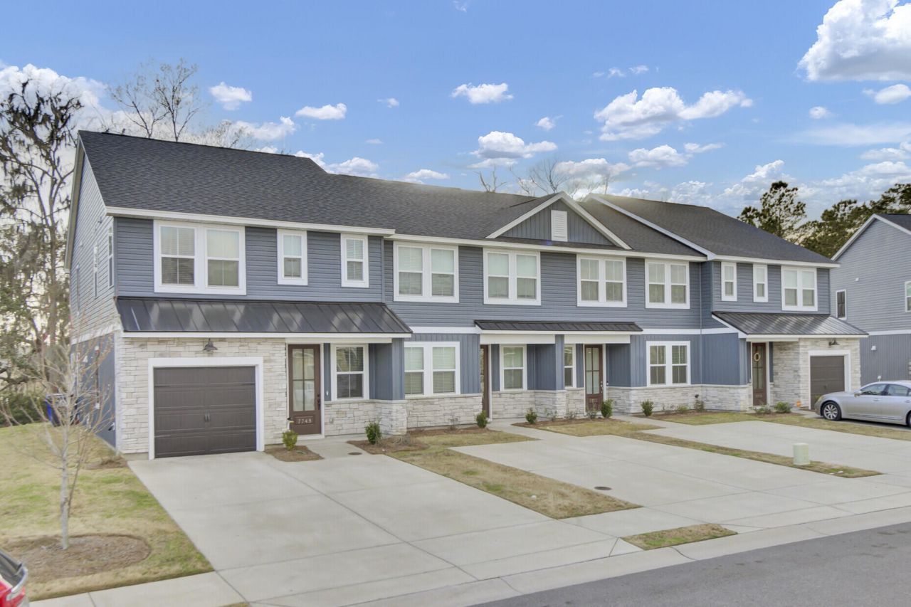 7753 Park Gate Drive Photo 4