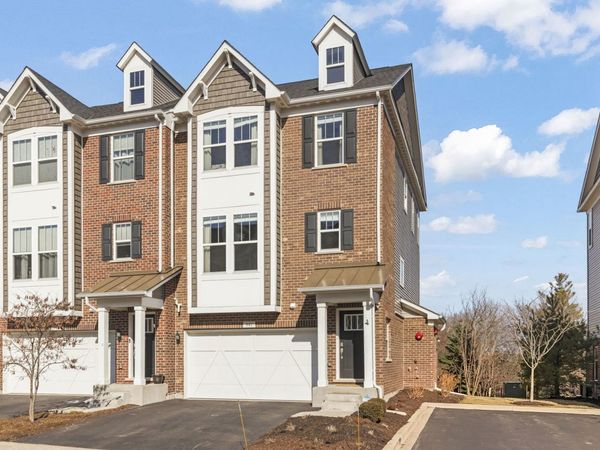 941 Coletta Circle , Naperville, IL 60563