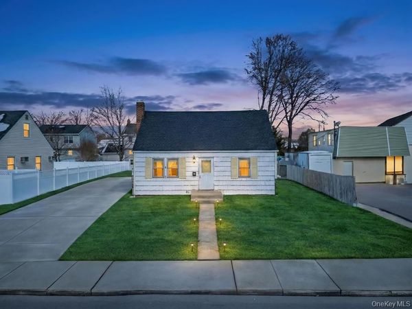 189 Ontario Avenue , Massapequa, NY 11758