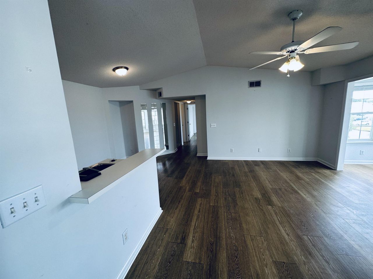 2273 Huntingdon Dr.  Photo 4