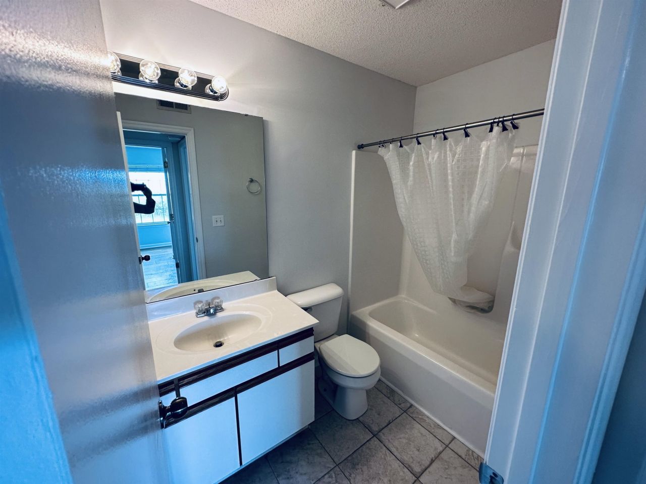 2273 Huntingdon Dr.  Photo 9