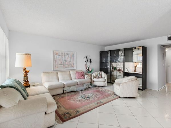 3028 Guildford B, Unit B, Boca Raton, FL 33434