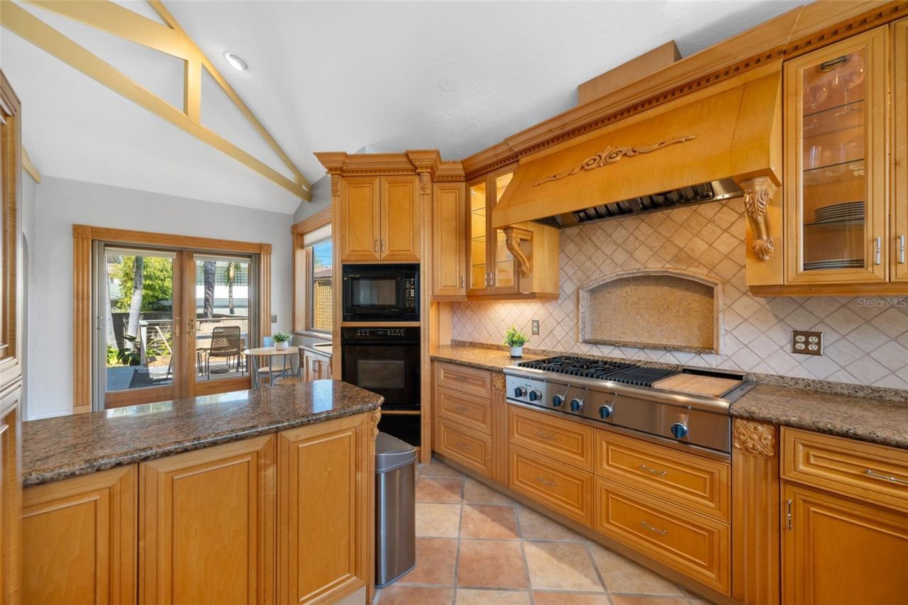 205 25th Avenue Ne, Saint Petersburg, FL 33704 Photo