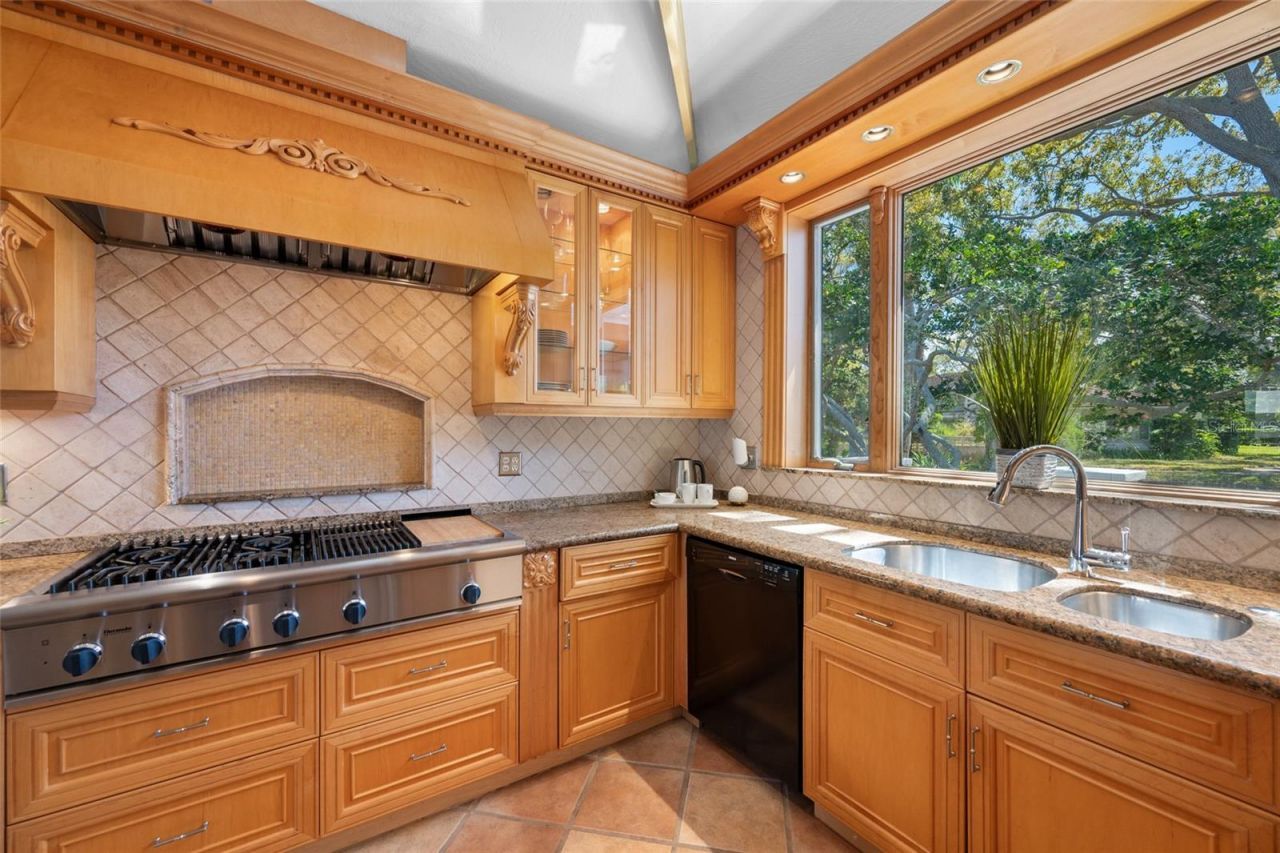 205 25th Avenue Ne, Saint Petersburg, FL 33704 Photo