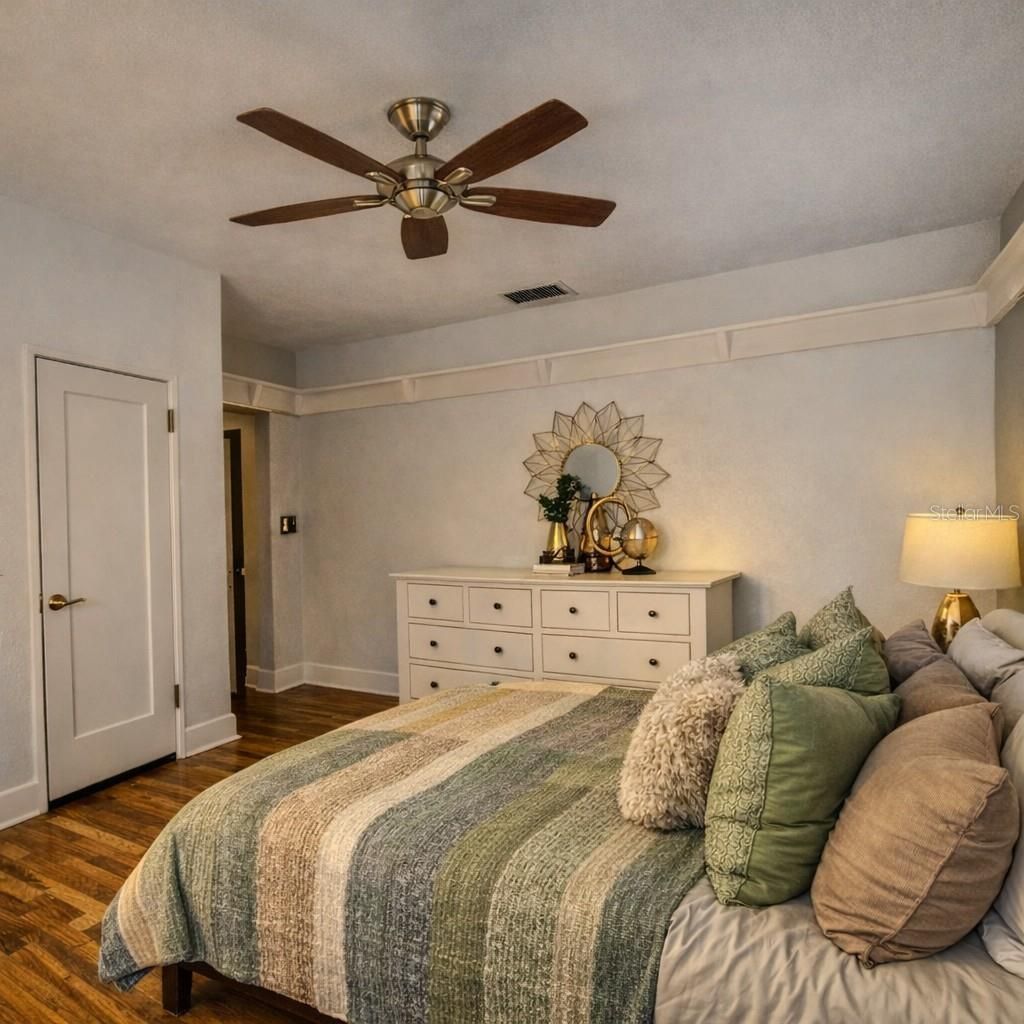 205 25th Avenue Ne, Saint Petersburg, FL 33704 Photo